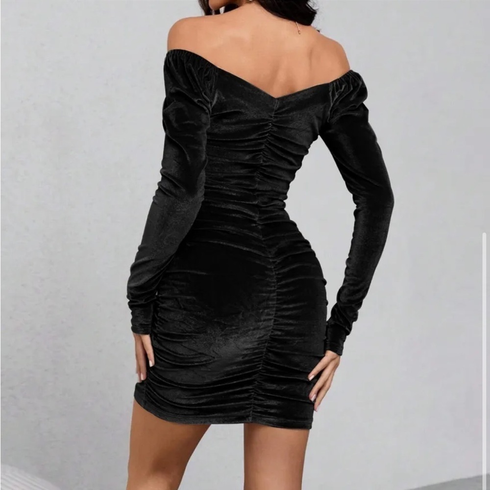 NWOT Long-Sleeve Off Shoulder Velvet Crinkled Mini Bodycon Dress - Picture 5 of 5